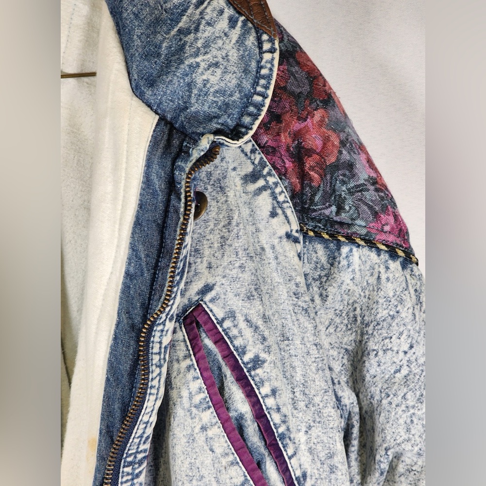 Rock Creek Acid Wash Denim Jacket Quilted Lining Purple/Floral Accents Size M - Picture 2 of 6